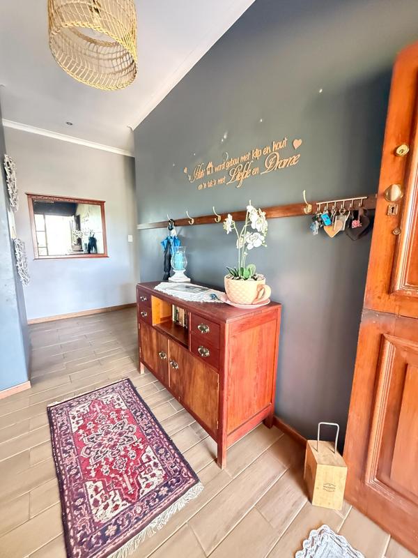 5 Bedroom Property for Sale in Bergzicht Western Cape